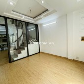 NHÀ 5 TẦNG LẠC LONG QUÂN – Ô TÔ ĐỖ CỬA – GIÁ HIẾM 7.95 TỶ (40M2)